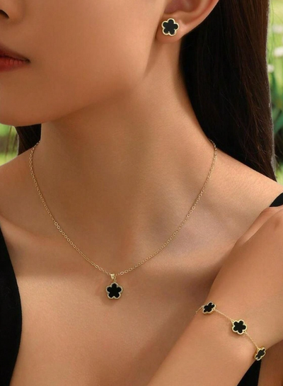 Beautiful and elegant, wonderful necklace. I bought a ring, another necklace and earrings to match it, I will wear the whole set.